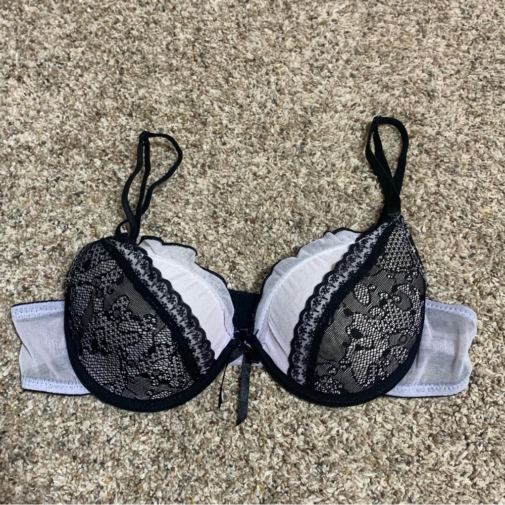 Women’s Size 34B Lightly Padded Underwire Black Floral Lace Bra